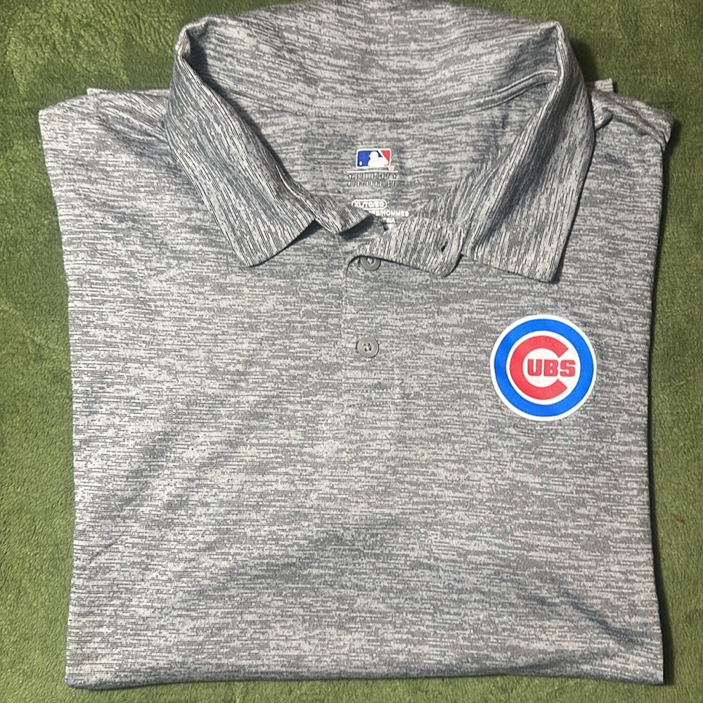 NWOT MLB Cubs shirt
